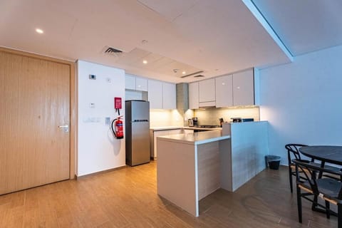 Luxury 2BR Golf View 85" TV Yas Bay Apartment in Abu Dhabi