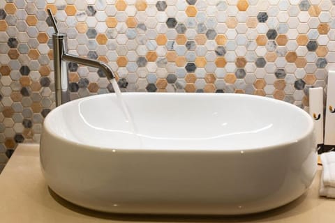 Luxury 2BR Golf View 85" TV Yas Bay Apartment in Abu Dhabi