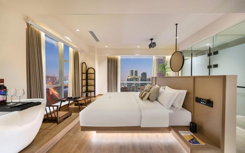 Bed, Photo of the whole room, Seating area
