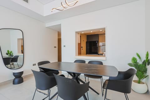 Elegant 4BR Waterfront Apartment Sea View Al R Apartment in Abu Dhabi