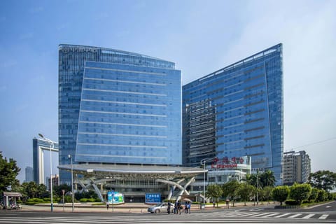 Property building, Day, City view, Location