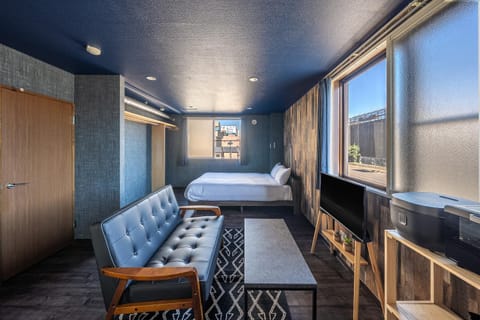 Bed, TV and multimedia, Living room, Bedroom