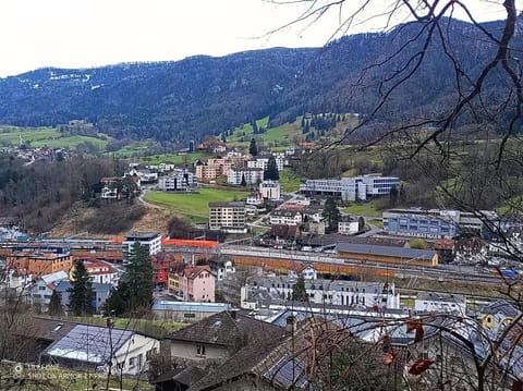 City view, Mountain view, Location