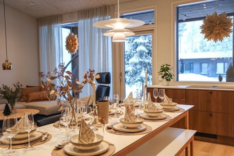 Dining area, kitchen