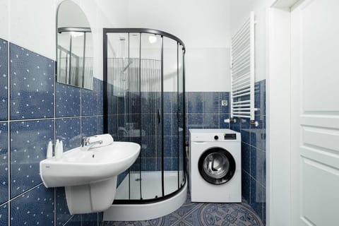 Shower, Bathroom, washing machine