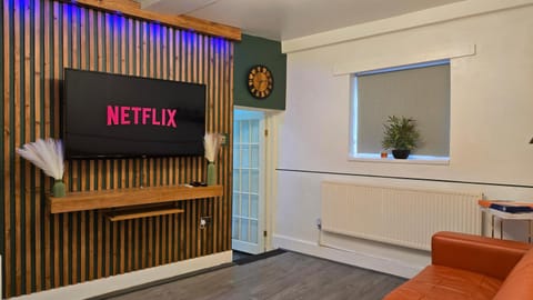 Communal lounge/ TV room, TV and multimedia, Living room