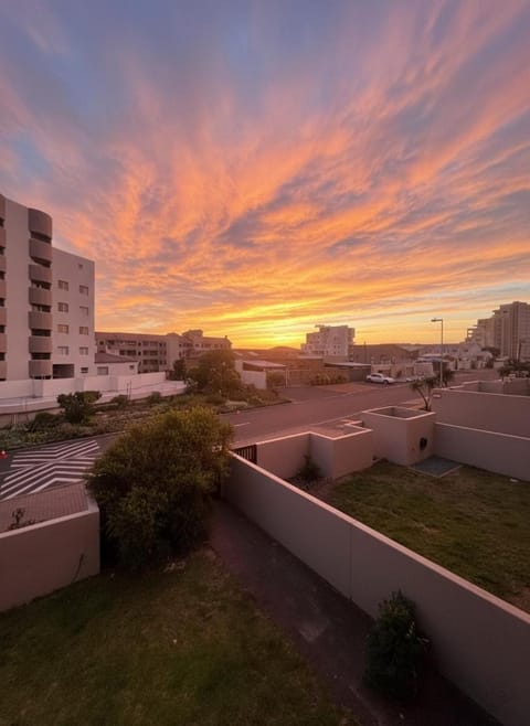 Summertide Beachside Retreat Apartment in Cape Town