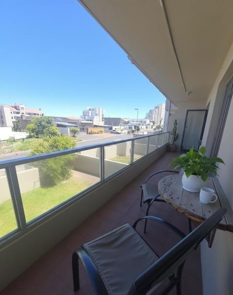 Summertide Beachside Retreat Apartment in Cape Town