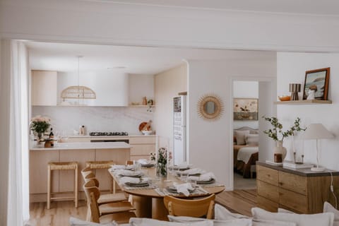 Kitchen or kitchenette, Dining area, stove