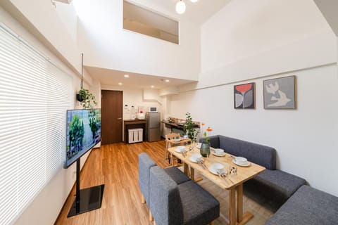 TV and multimedia, Living room, Seating area, Dining area