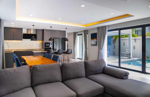 TV and multimedia, Kitchen or kitchenette, Living room, Seating area, Dining area, Evening entertainment