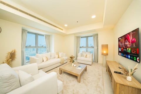 TV and multimedia, Living room, Seating area, Evening entertainment