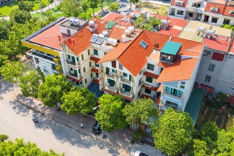 Property building, Day