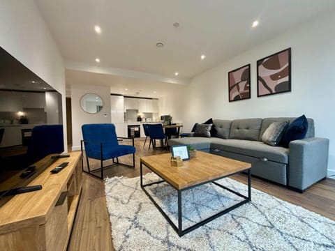 TV and multimedia, Kitchen or kitchenette, Living room, Seating area, Dining area