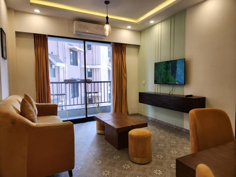 TV and multimedia, Living room, Seating area, Evening entertainment