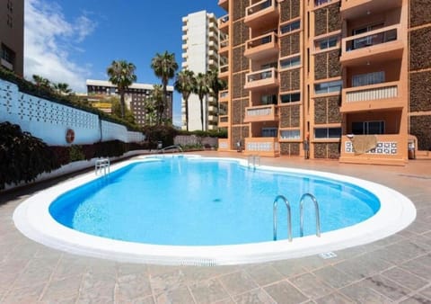 Pool view, Swimming pool, sunbed
