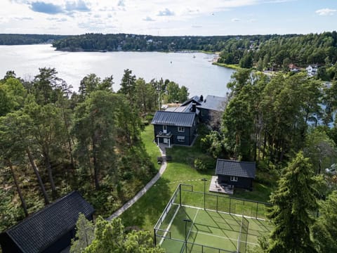 Property building, Day, Natural landscape, Bird's eye view, Lake view