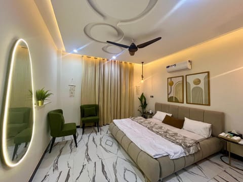 Bed, Photo of the whole room, Bedroom, air conditioner