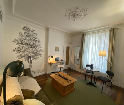 Bed, Living room, Photo of the whole room, Seating area, Bedroom