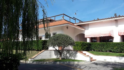 Sarzana- Mobilhome 5 persone Pool and Garden Campground/ 
RV Resort in Province of Massa and Carrara