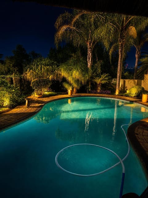 Night, Garden, Garden view, Swimming pool