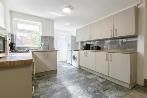 The Robinwood Green Haven Retreat Luxurious 3 Bedroom Stay Sleeps 7 Apartment in Nottingham