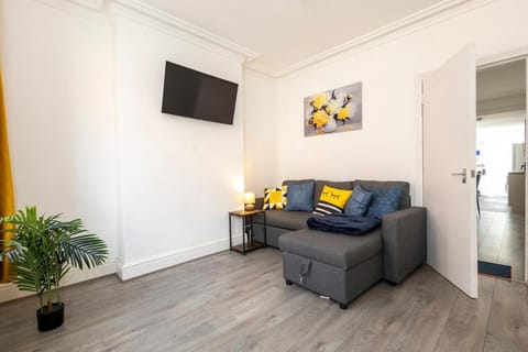 The Robinwood Green Haven Retreat Luxurious 3 Bedroom Stay Sleeps 7 Apartment in Nottingham