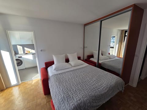 Bed, Living room, Bedroom, wardrobe