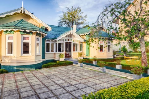 Property building, Facade/entrance, Garden, Other, Garden view, Street view
