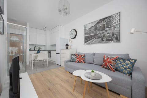 TV and multimedia, Kitchen or kitchenette, Living room, Seating area, Dining area
