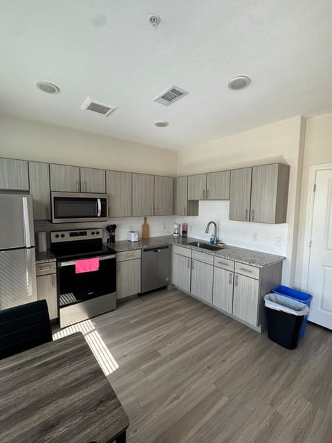 Lovely Apartment in Austin shopping Dining Apartment in Leander