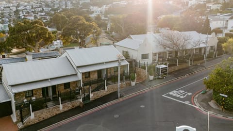 Neighbourhood, Location