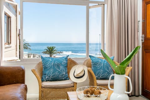 Living room, Sea view
