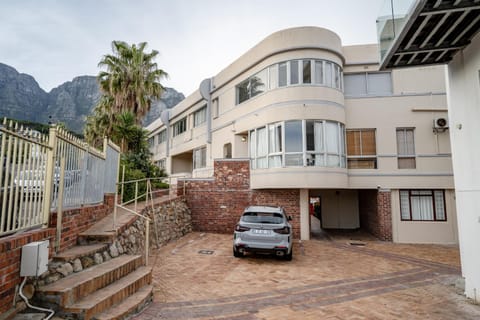 Camps Bay Village Apartment hotel in Camps Bay