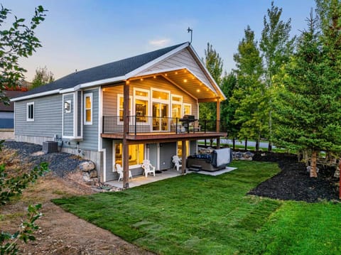 Boardwalk House in Garden City