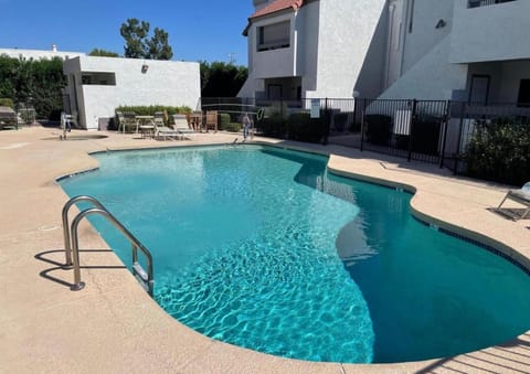 Property building, Patio, Day, Pool view, Swimming pool, sunbed