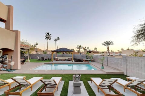 Day, Natural landscape, Pool view, Swimming pool, sunbed
