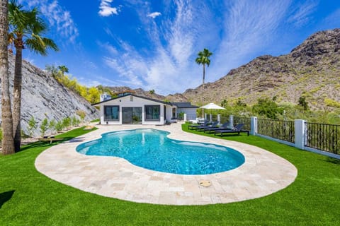 Property building, Natural landscape, Mountain view, Pool view, Swimming pool, sunbed