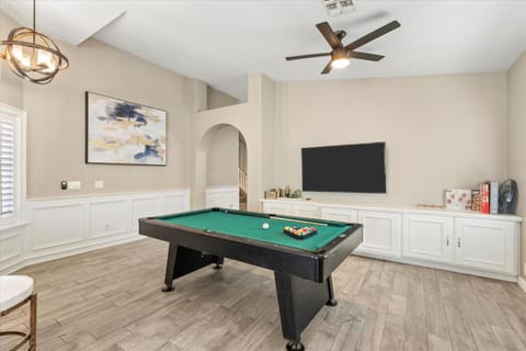Communal lounge/ TV room, Billiard, Game Room, TV and multimedia