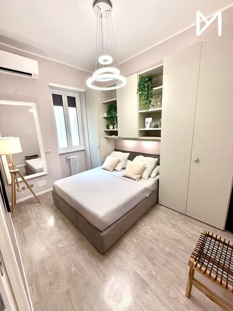Bed, TV and multimedia, Photo of the whole room, Bedroom, wardrobe, air conditioner