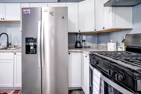 Mineola Bay Lakeview and Access Fully Furnished Monthly and Seasonal Rental in Fox Lake House in Fox Lake