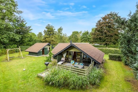 Stay in nature by the lake, Legoland, Unique nature cabin Cabin in Region of Southern Denmark