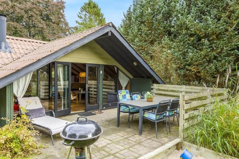 Stay in nature by the lake, Legoland, Unique nature cabin Cabin in Region of Southern Denmark