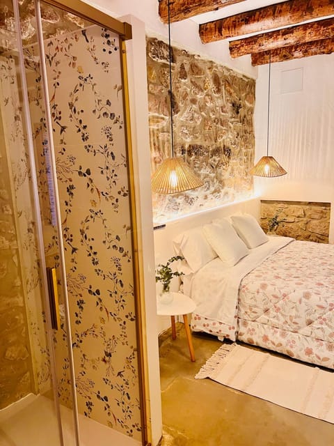 Shower, Bed, Bedroom