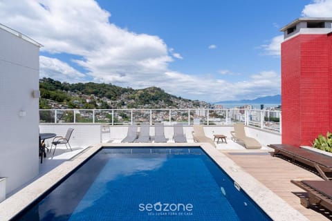 City view, Pool view, Sea view, Swimming pool