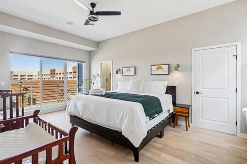 Family Fun Near Cedar Point - Rooftop Lake Views House in Sandusky