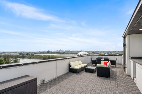 Emerald Overlook - Skyline Views & Rooftop Patio House in Nashville
