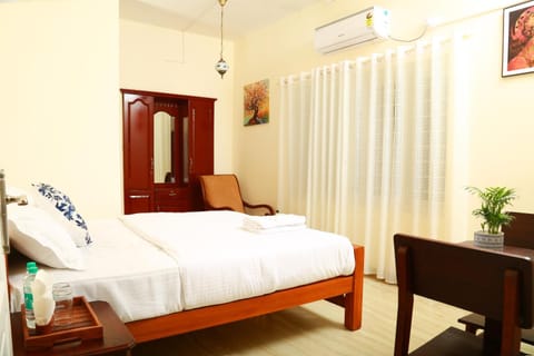 Bed, Photo of the whole room, Bedroom, air conditioner