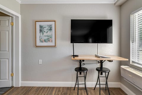 See the Manatees! Homosassa Studio 2 Mi to River Apartment in Florida