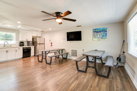 2 Mi to 7 Sisters Springs! Home with Resort Perks House in Florida